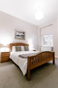 Stunning 2-Bed Apartment in Central Edinburgh - Image 4