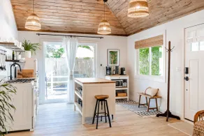 The Harbert Bungalow-Hot Tub-Walk to Beach - Image 2