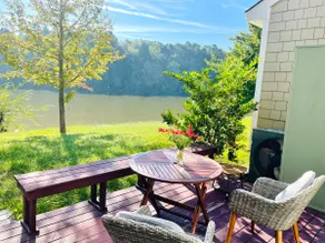 Peaceful Lakefront Vacation Getaway - Image 3