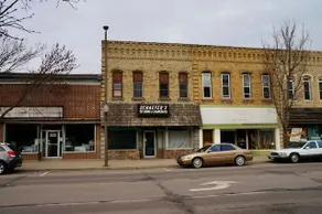 Lovely 2 bedroom loft on historic main street - Image 2