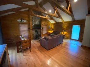 Bear Timbers log cabin on the Shenandoah River - Image 4