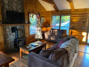 Bear Timbers log cabin on the Shenandoah River - Image 5