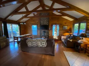Bear Timbers log cabin on the Shenandoah River - Image 2