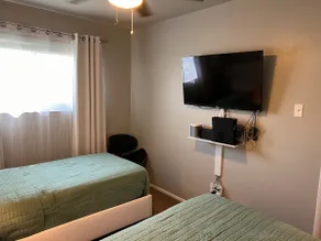 Comfy 3 Bedroom Home - Image 5