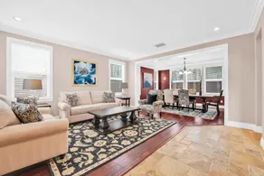 Brentwood Posh 5-Bedroom w/steam shower near hwy - Image 4