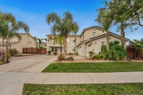 Brentwood Posh 5-Bedroom w/steam shower near hwy - Image 2