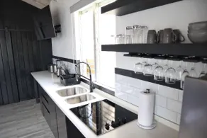 No.12, Modern, Quiet, Prime Location - Image 3