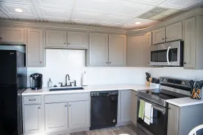 The Masterson Tower: Spacious, Modern Stay - Image 3