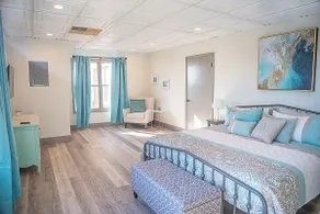 The Masterson Tower: Spacious, Modern Stay - Image 5