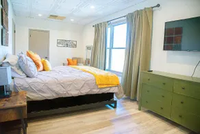 The Masterson Tower: Spacious, Modern Stay - Image 4
