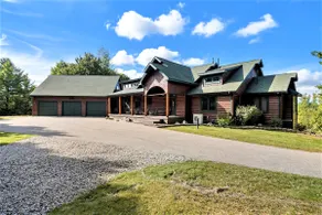 19 Person Private Log Lodge on large wooded lot 2 min from Beaches/Golf/Wine! - Image 3