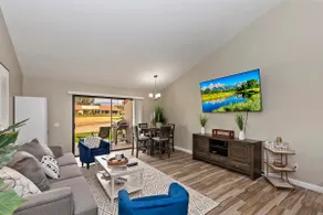 Ideally located, charming two bedroom w/comm pool - Image 4
