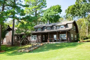 Cozy Log Cabin - Lakefront 2 Boat Lifts 2 Jet Ski Lift FirePit 1Gig WiFi - Image 2