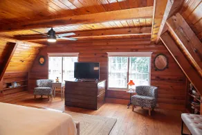 Cozy Log Cabin - Lakefront 2 Boat Lifts 2 Jet Ski Lift FirePit 1Gig WiFi - Image 5