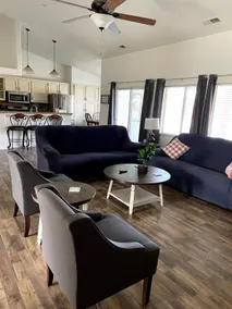 Cheerful 4 bedroom 2 bathroom home with pool - Image 3