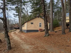 D. Chief's Lodge Cheerful Cabin at the Camp - Image 2