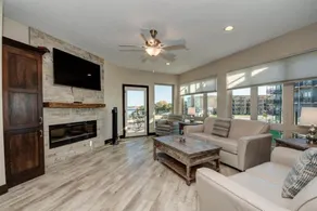 Lovely Bayside condo with lake front view! - Image 2