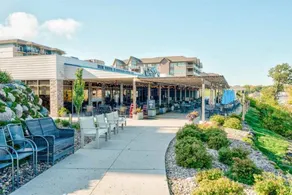 Lovely Bayside condo with lake front view! - Image 3