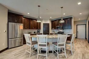 Lovely Bayside condo with lake front view! - Image 5