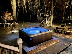 Private Forest Road to Upscale Lodge w/ Hot Tub, Sauna, Golf Cart, Bocci Court - Image 4