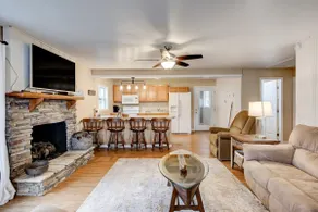 *Hartwell Hideaway* Relaxing 3 Bedroom Lake Home - Image 2