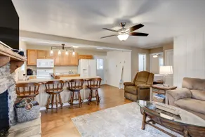 *Hartwell Hideaway* Relaxing 3 Bedroom Lake Home - Image 3