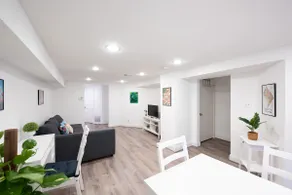 Renovated 1br/1ba apt, central location - Image 3