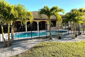 Cozy waterfront king-bed bungalow in Wellington - Image 2