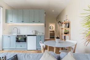 New- Beach 1 Bedroom Studio Self contained - Image 4