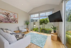 New- Beach 1 Bedroom Studio Self contained - Image 3