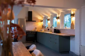 Het Waterhuis: Waterfront home in Vinkeveen - Image 2
