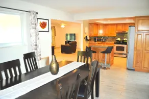 Bike to beach, walk to bars, heated pool, green - Image 5