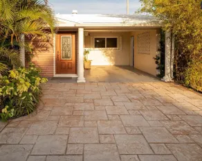 Bike to beach, walk to bars, heated pool, green - Image 2