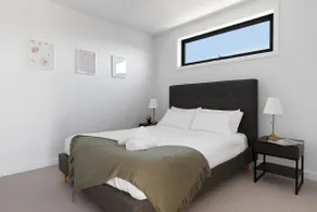 Penthouse with uninterrupted panoramic city views - Image 5