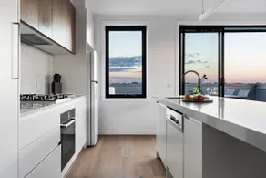 Penthouse with uninterrupted panoramic city views - Image 3