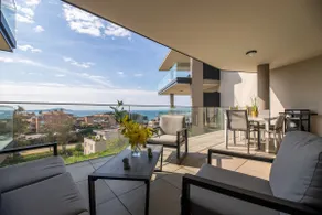 Large flat, sea view, beach by feet, enjoy trip - Image 3