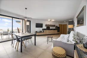 Large flat, sea view, beach by feet, enjoy trip - Image 4