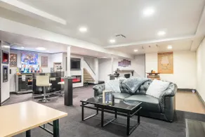 David's Dwelling: Spa-like bathrooms, Full Wetbar! - Image 3