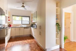 Birkinshaw Villa ( 3 Bedroom with Parkings ) - Image 3