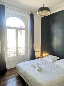 Top floor - 4 bedrooms 3 bathrooms - Free parking 3 min - Image 2