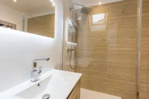 Top floor - 4 bedrooms 3 bathrooms - Free parking 3 min - Image 4