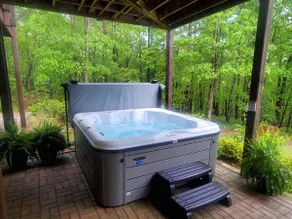 Secluded Lodge w/Mountain Views, Hot Tub, Firepit, Game Room - 2mi to Helen, GA - Image 3