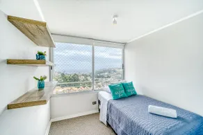 Blue Oasis 2BR W/ Pool, Smart TV, Parking & Gym - Image 5