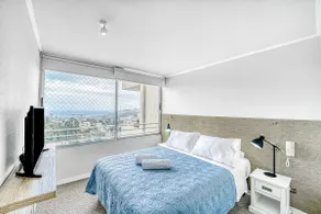 Blue Oasis 2BR W/ Pool, Smart TV, Parking & Gym - Image 4