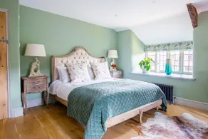Bramley Cottage Romantic Bolthole Sleeps 2 (Dog Friendly) Near Award Winning Pub - Image 2