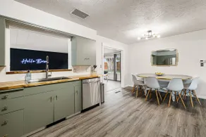 Sunrise Lounge | Whole Home in Central Boise - Image 4