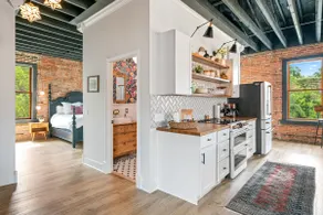 Downtown Brick Loft Above The Exchange Coffee Co - Image 4