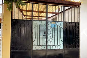 House with parking - Image 2