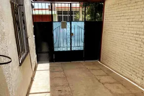 House with parking - Image 3
