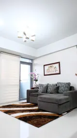 Agréable appartement convivial et familial avec piscine et jardin | Vue ville - Image 2
